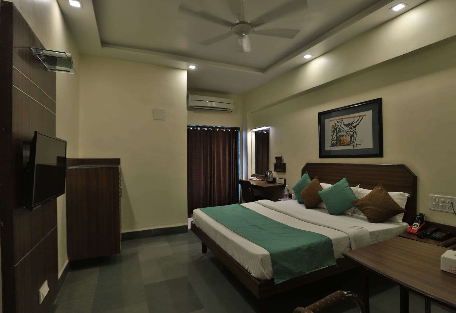 Super Deluxe AC room at Hotel Hospice